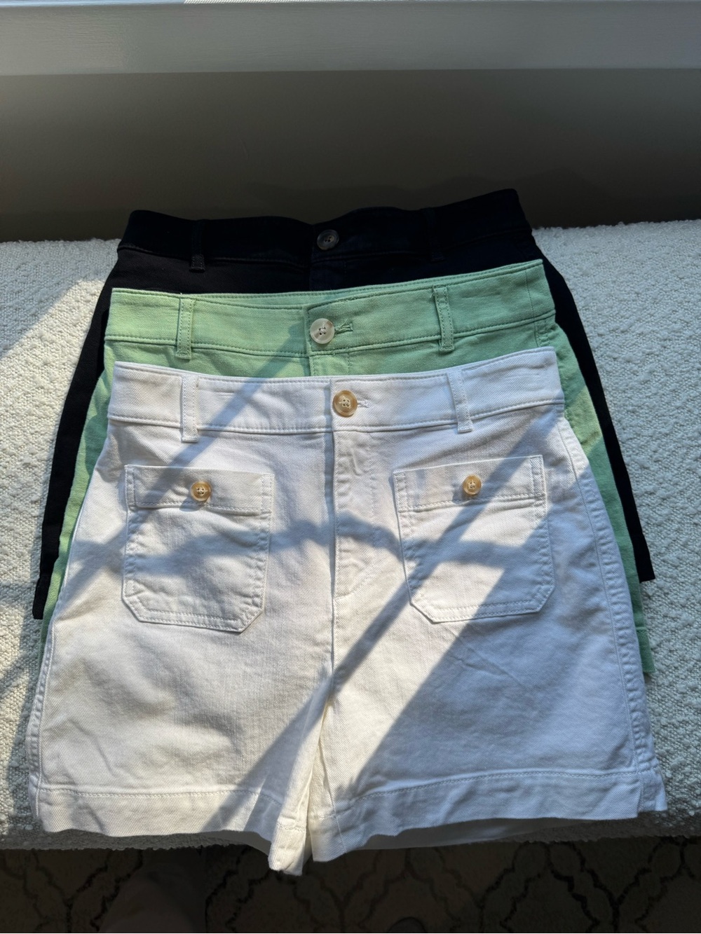 A bundle of LOFT Palmer Shorts. Size 0 - Picture 2 of 5
